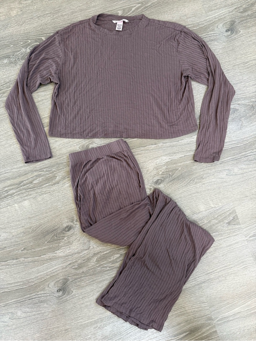Victoria's Secret Ribbed Two-Piece Lounge Set - Mauve Plum crop top